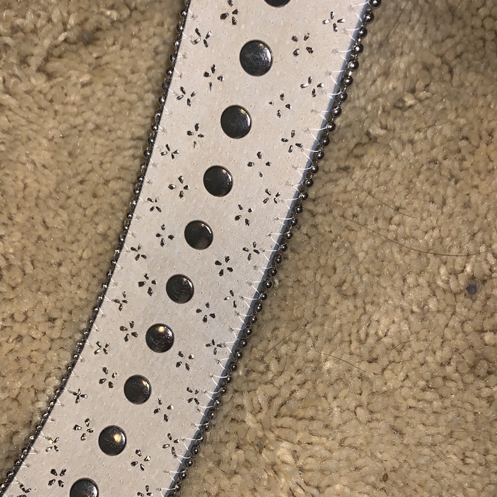 ONE DAY SALE!!  NEW!! SHOCKING SILVER GUESS BELT SZ SMALL - Picture 5 of 10